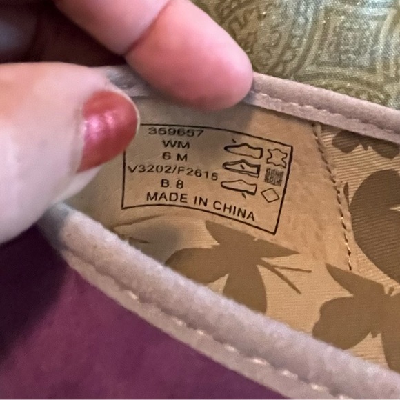 𧨠Final Markdown - Like New! Purple Shoes - Picture 5 of 5